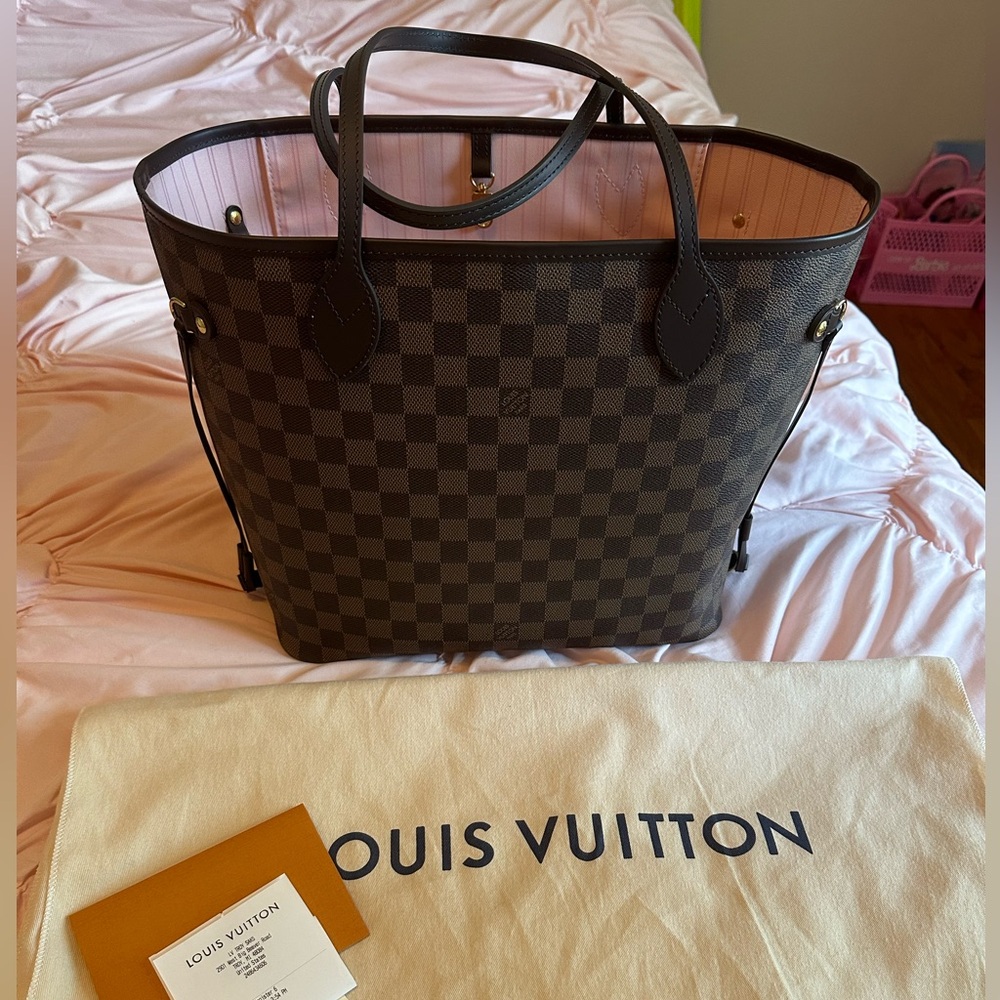 Basically New Neverfull MM 
Damier Ebene Rose Ballerine Interior